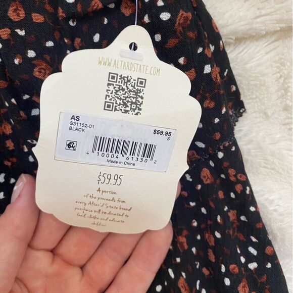 NWT Altar’d State smocked high-waisted mini skirt small BRAND NEW - Picture 5 of 5